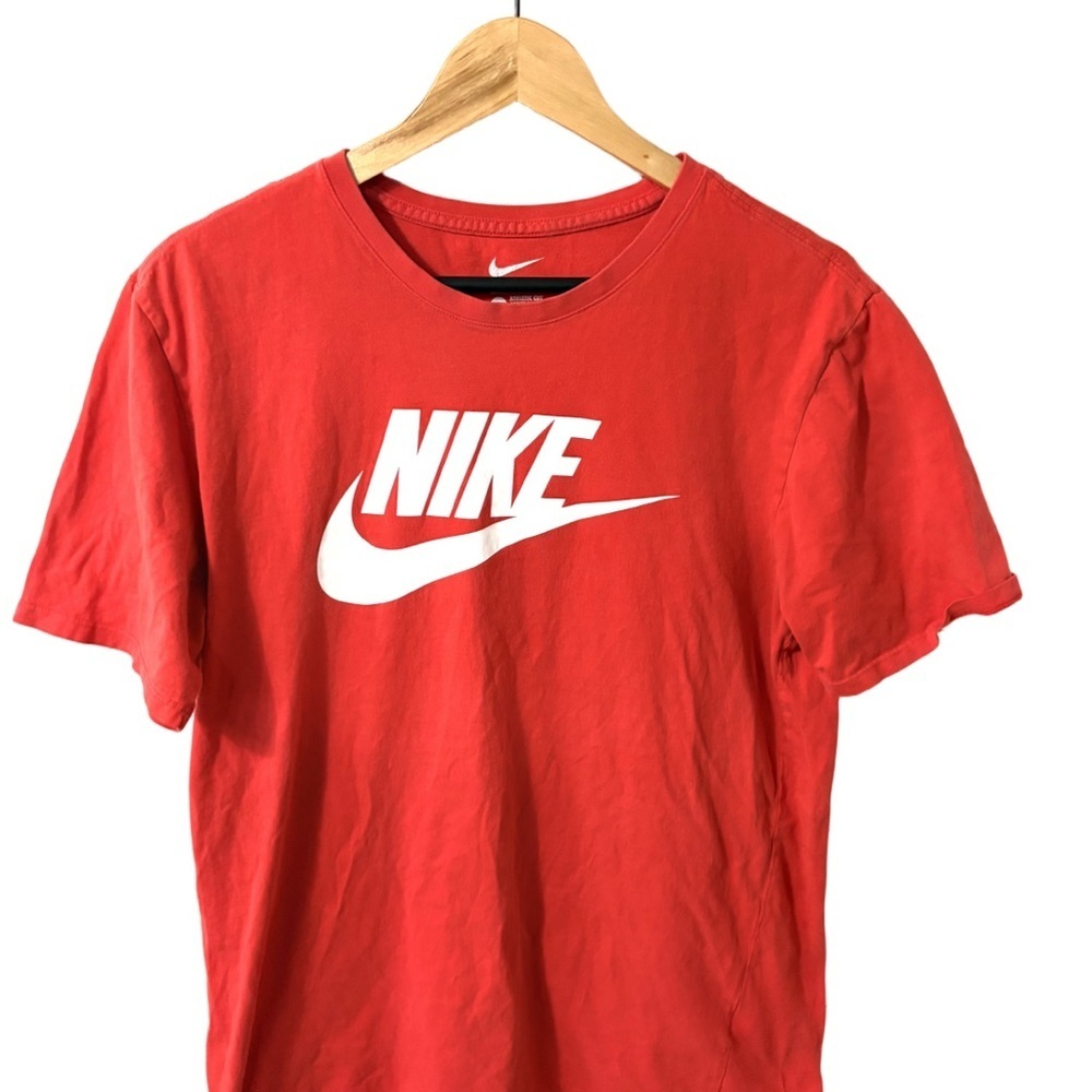 Nike Men's Bold Red Short Sleeve Tee
